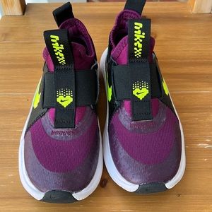 Nike Flex Runners Little Kid Size 11c - like new